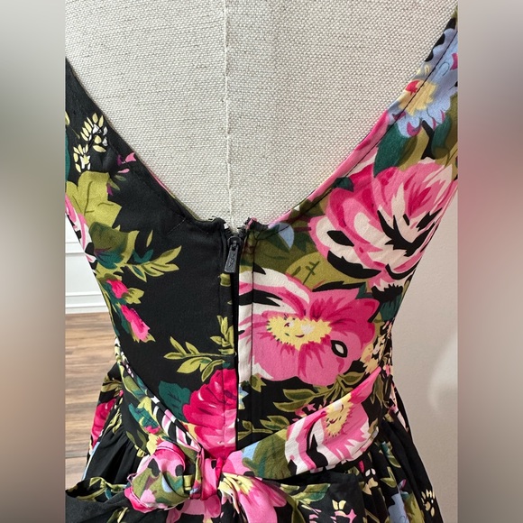 Lightweight Floral Dress - Picture 5 of 6